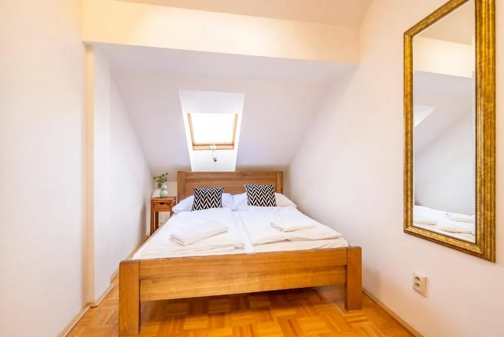 Templova - Old Town Large Apartment With Terrace Praga