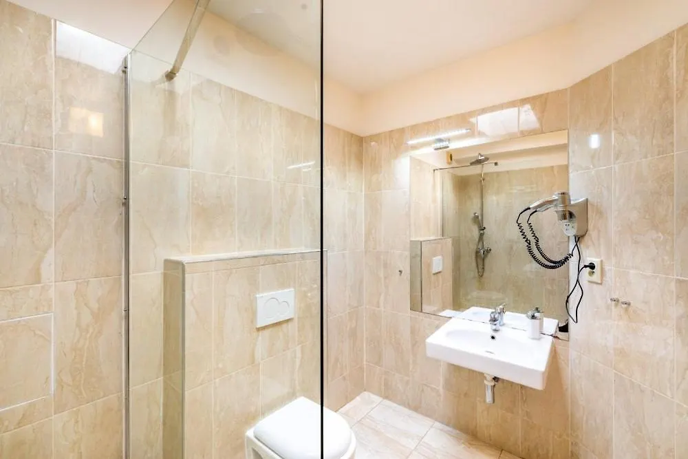 Templova - Old Town Large Apartment With Terrace Praga